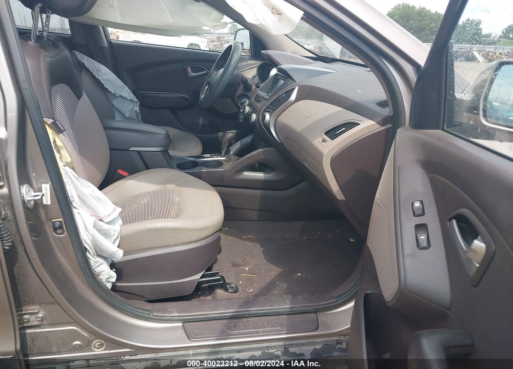 2011 HYUNDAI TUCSON GLS VIN: KM8JU3AC8BU147077