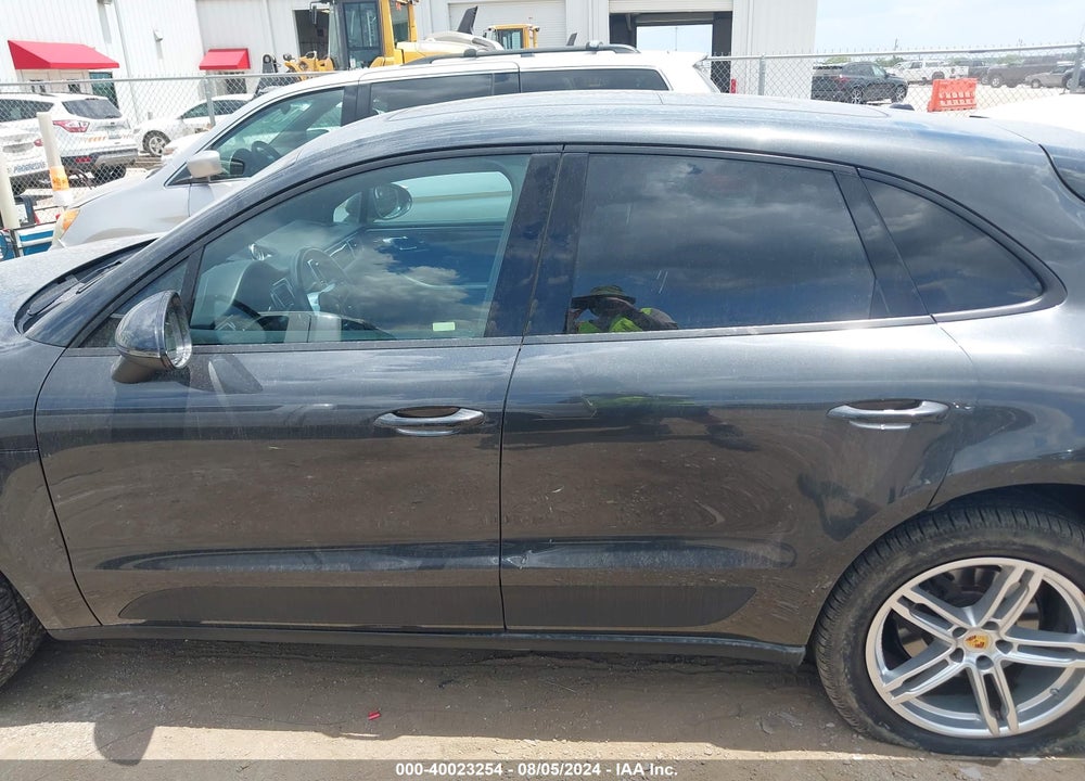 2018 PORSCHE MACAN VIN: WP1AA2A50JLB07913