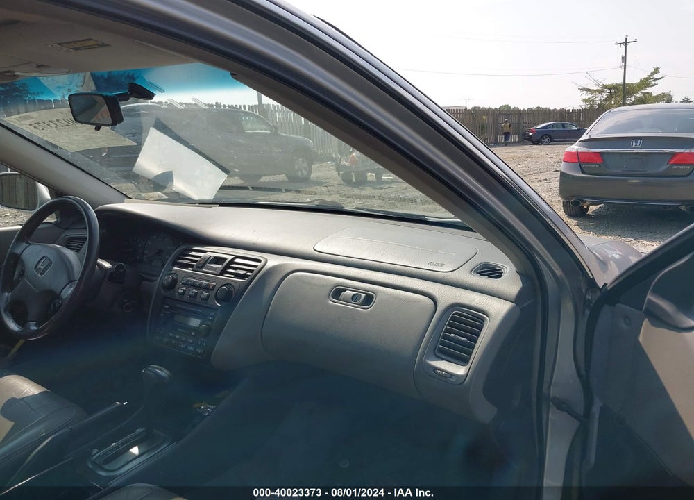 2001 HONDA ACCORD 2.3 EX VIN: 1HGCG66881A026755