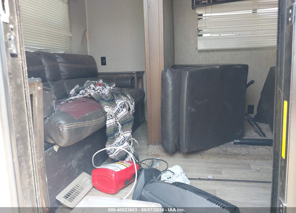 2018 KEYSTONE COLEMAN LANTERN VIN: 4YDT28028JH935564