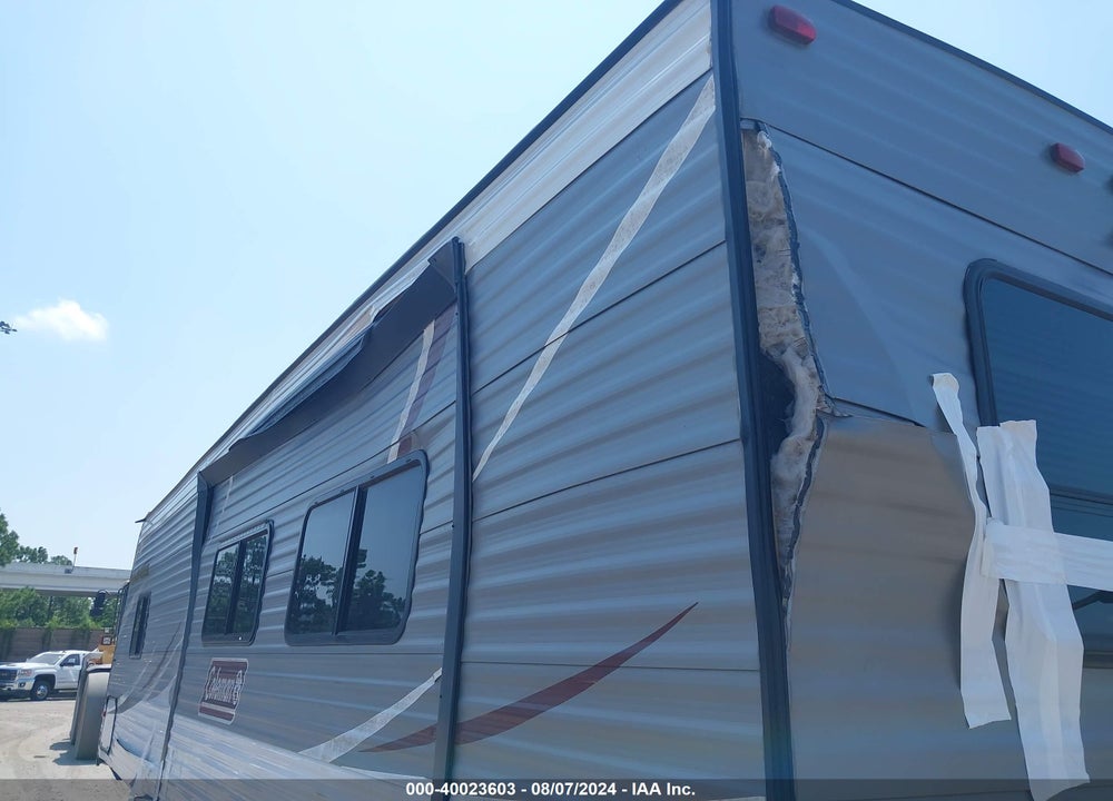 2018 KEYSTONE COLEMAN LANTERN VIN: 4YDT28028JH935564