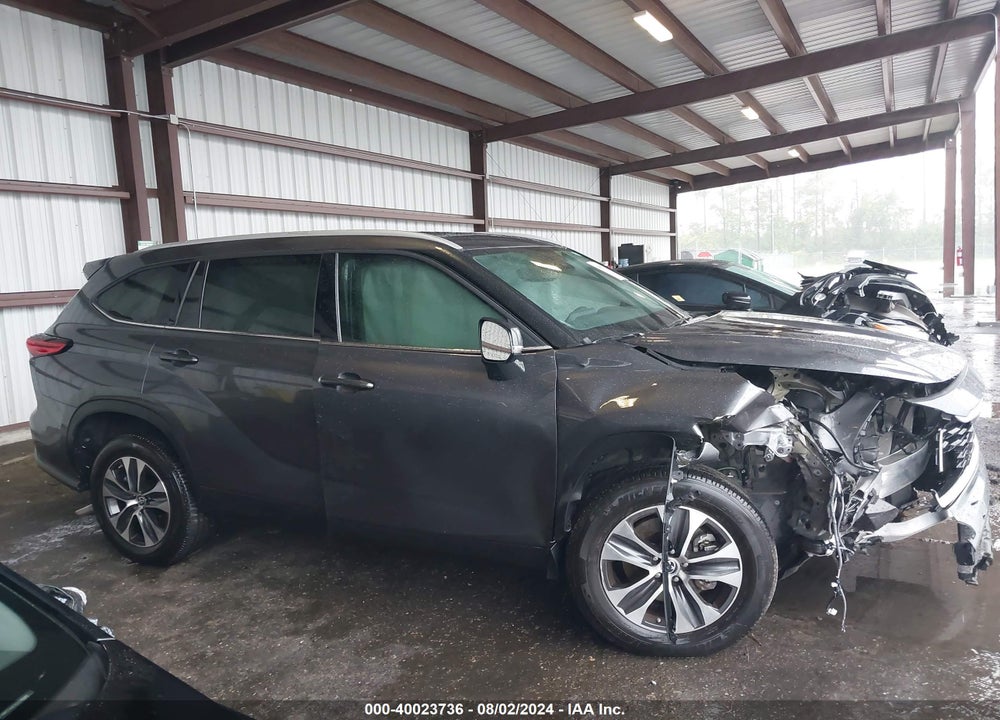 2022 TOYOTA HIGHLANDER XLE VIN: 5TDGZRAH8NS547972