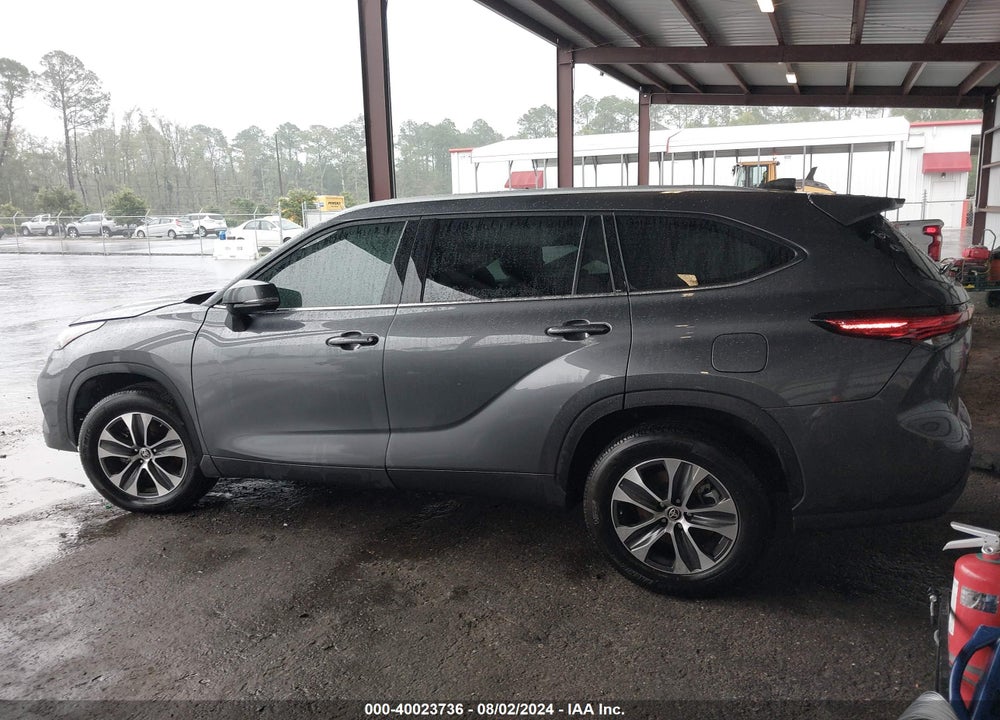2022 TOYOTA HIGHLANDER XLE VIN: 5TDGZRAH8NS547972
