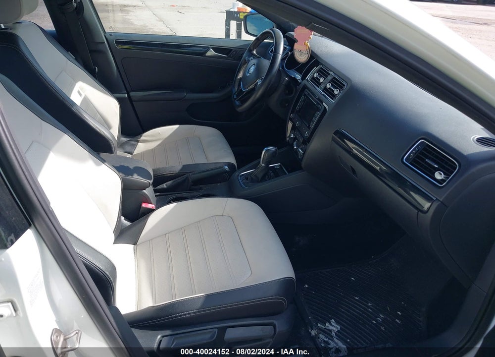 2015 VOLKSWAGEN JETTA 1.8T SPORT VIN: 3VWD17AJ8FM420204
