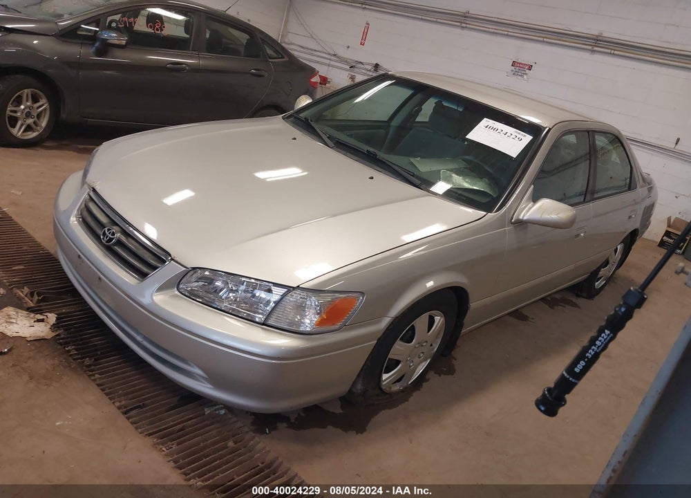 2001 TOYOTA CAMRY CE VIN: 4T1BG22K31U104597