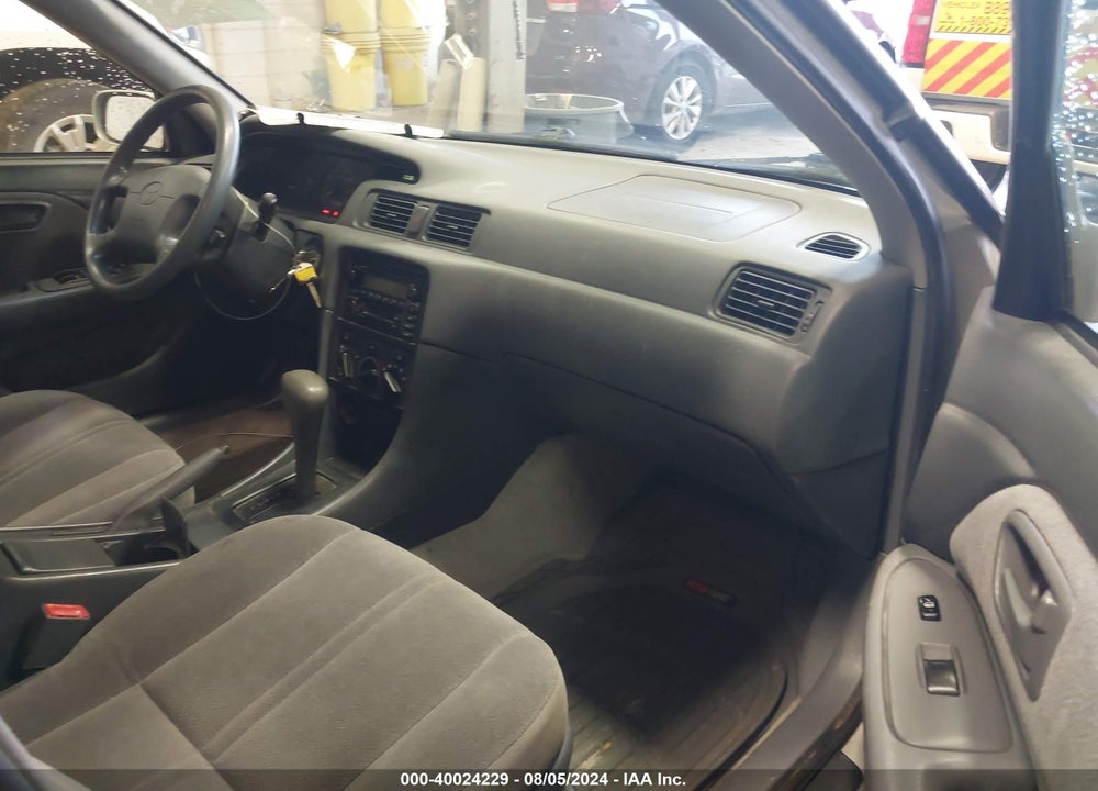 2001 TOYOTA CAMRY CE VIN: 4T1BG22K31U104597