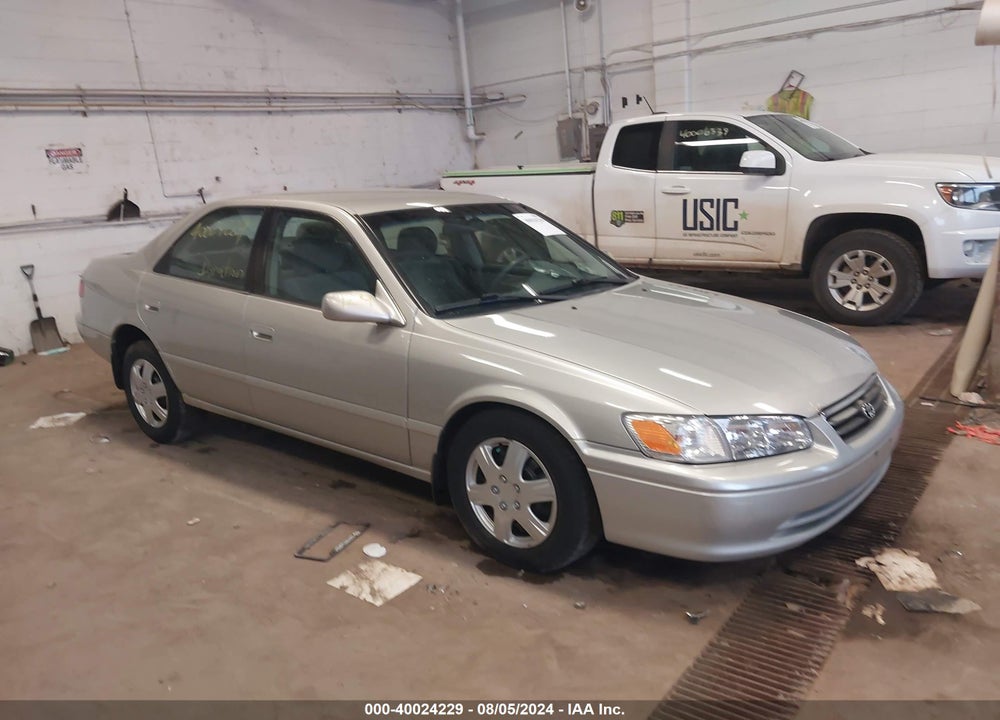 2001 TOYOTA CAMRY CE VIN: 4T1BG22K31U104597