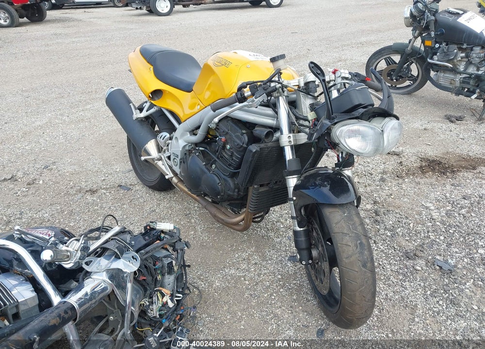 1999 TRIUMPH MOTORCYCLE DAYTONA 955I VIN: SMT502FK2XJ085729