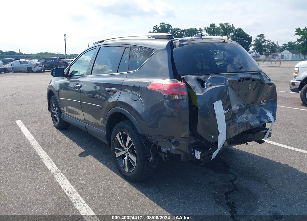 2018 TOYOTA RAV4 XLE VIN: 2T3RFREV0JW814452