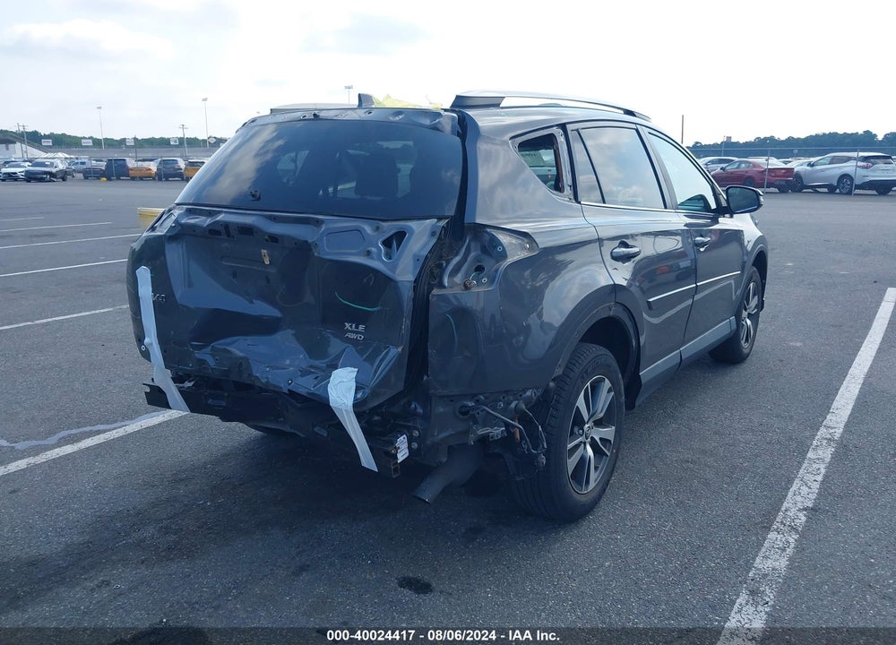 2018 TOYOTA RAV4 XLE VIN: 2T3RFREV0JW814452
