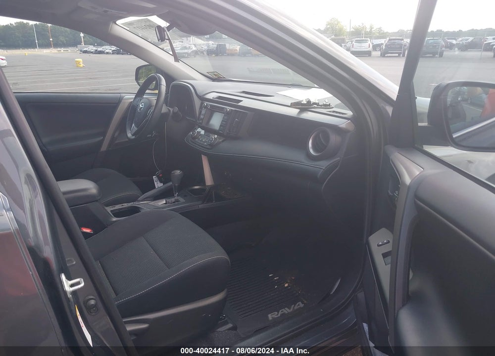 2018 TOYOTA RAV4 XLE VIN: 2T3RFREV0JW814452