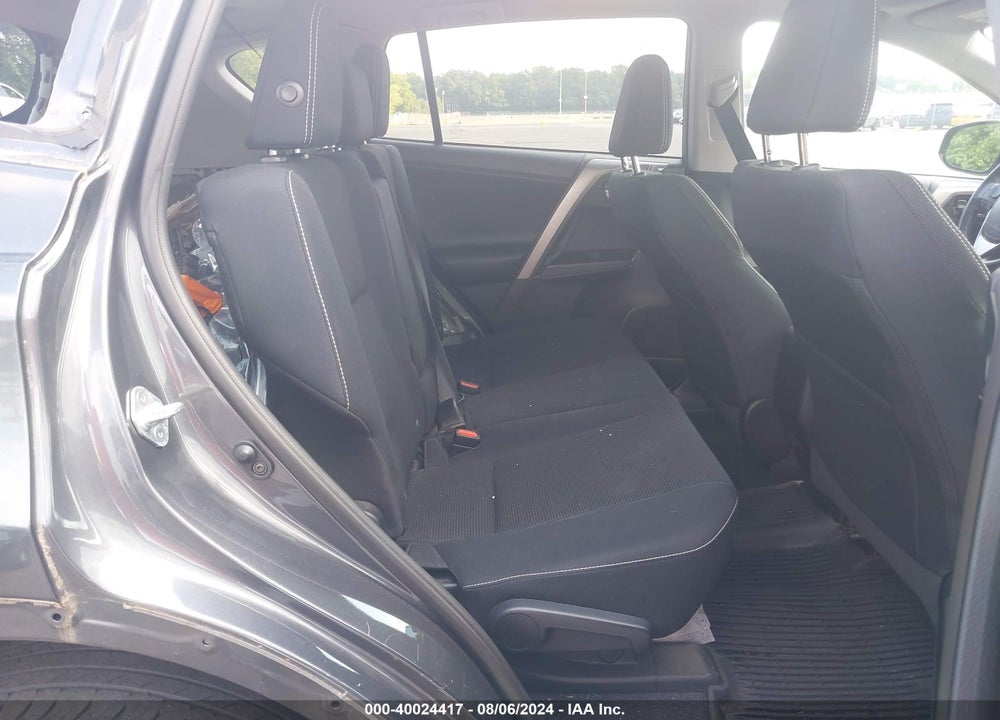 2018 TOYOTA RAV4 XLE VIN: 2T3RFREV0JW814452