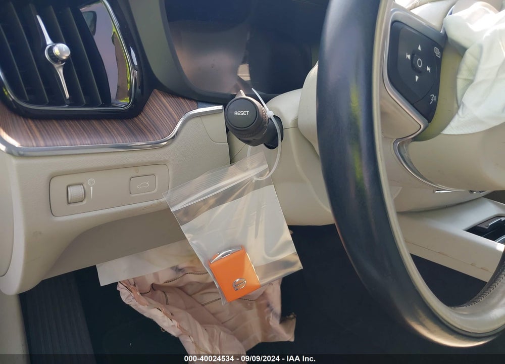2021 VOLVO XC60 VIN: YV4102DK0M1676652