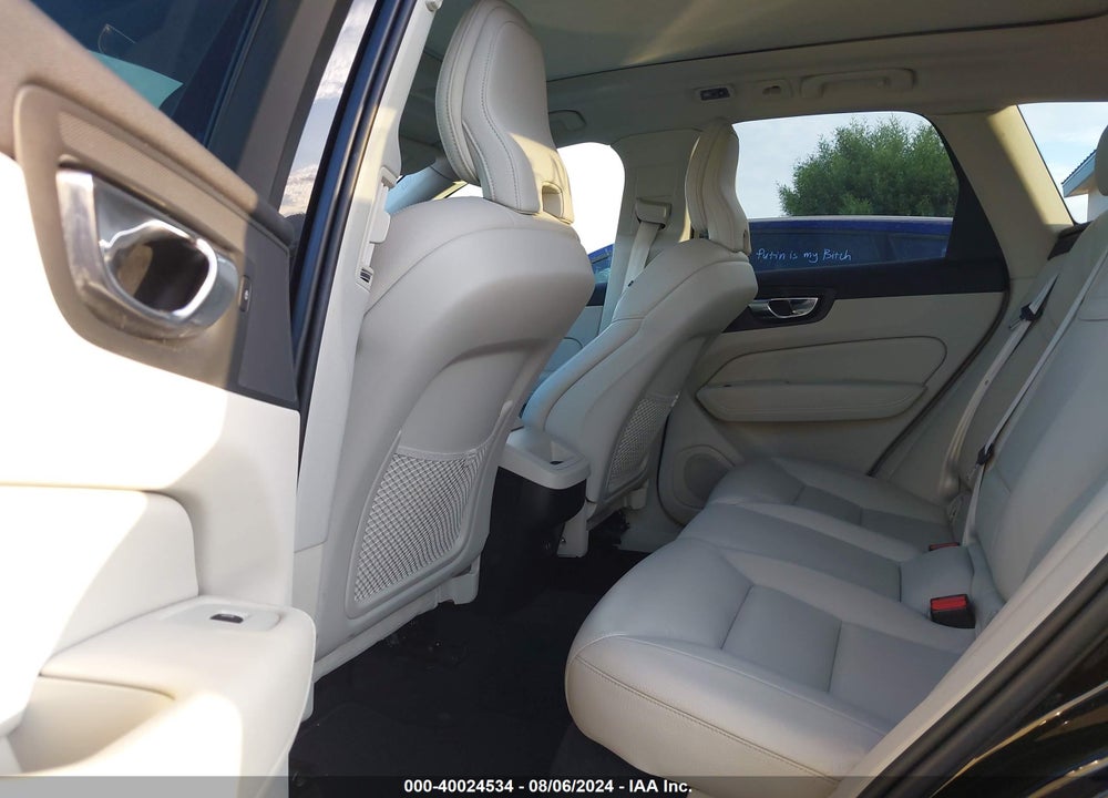 2021 VOLVO XC60 VIN: YV4102DK0M1676652