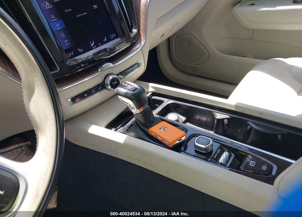 2021 VOLVO XC60 VIN: YV4102DK0M1676652