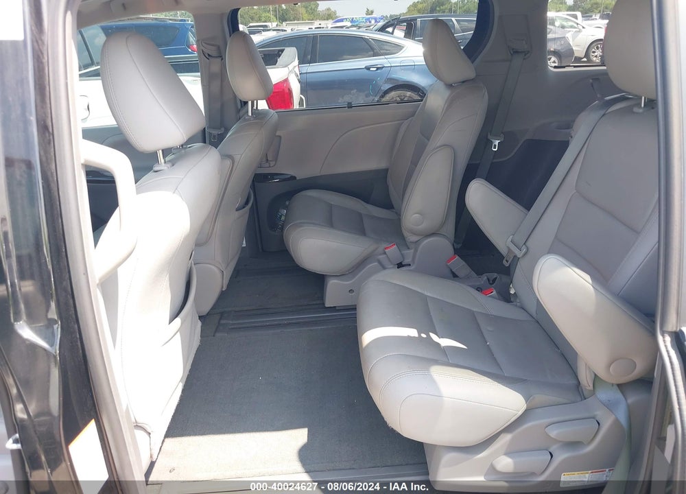 2015 TOYOTA SIENNA XLE 8 PASSENGER VIN: 5TDYK3DC9FS682594