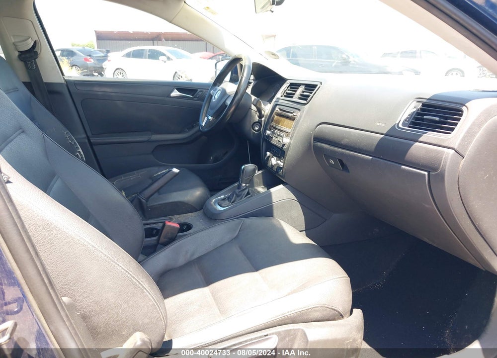 2011 VOLKSWAGEN JETTA 2.5L SE VIN: 3VWDZ7AJXBM087037