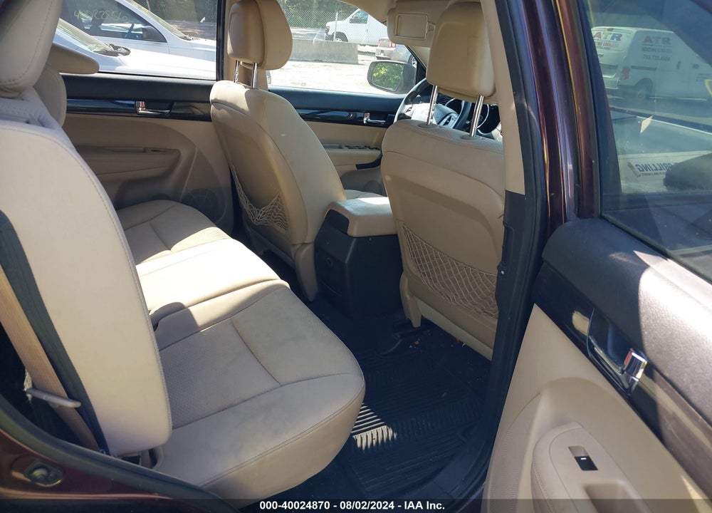 2011 KIA SORENTO LX VIN: 5XYKT4A11BG101687