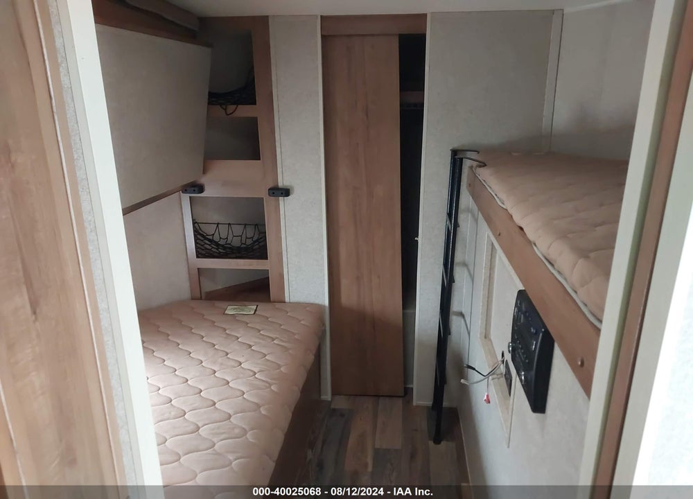 2017 FOREST RIVER WINDJAMMER ROCKWOOD TRAVEL TRAILER VIN: 4X4TRLF22H1873990