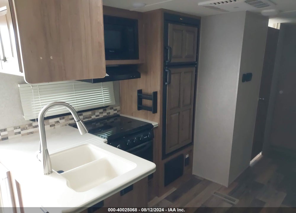2017 FOREST RIVER WINDJAMMER ROCKWOOD TRAVEL TRAILER VIN: 4X4TRLF22H1873990