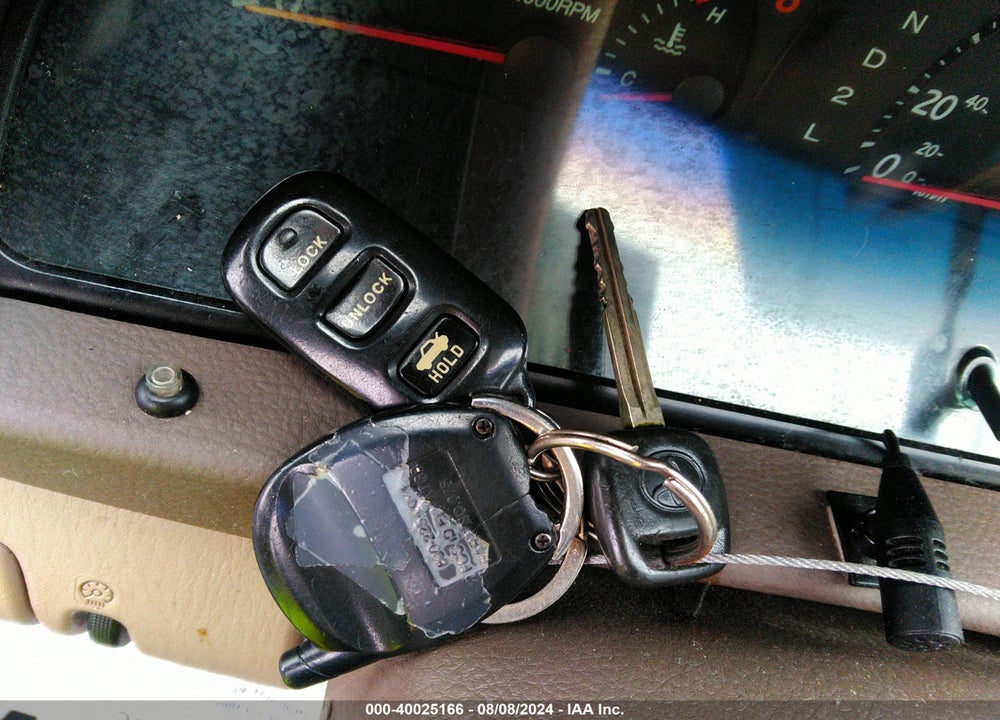 2004 TOYOTA CAMRY LE VIN: 4T1BE32KX4U845667