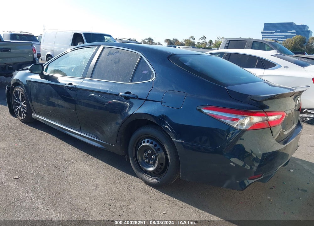 2018 TOYOTA CAMRY SE VIN: 4T1B11HK0JU618720