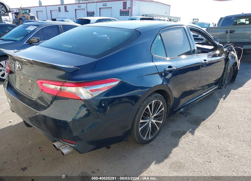 2018 TOYOTA CAMRY SE VIN: 4T1B11HK0JU618720
