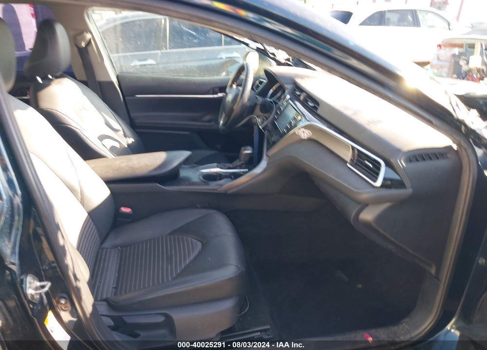 2018 TOYOTA CAMRY SE VIN: 4T1B11HK0JU618720