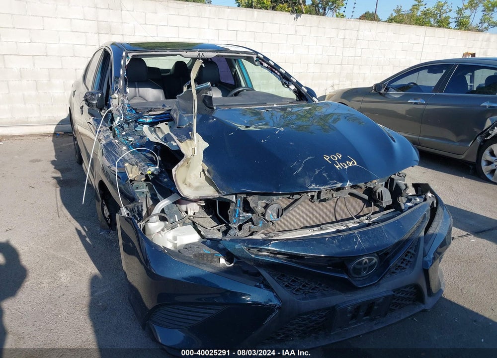 2018 TOYOTA CAMRY SE VIN: 4T1B11HK0JU618720