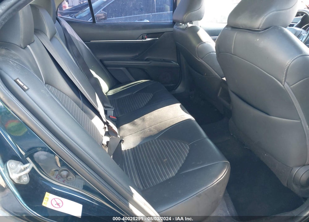 2018 TOYOTA CAMRY SE VIN: 4T1B11HK0JU618720