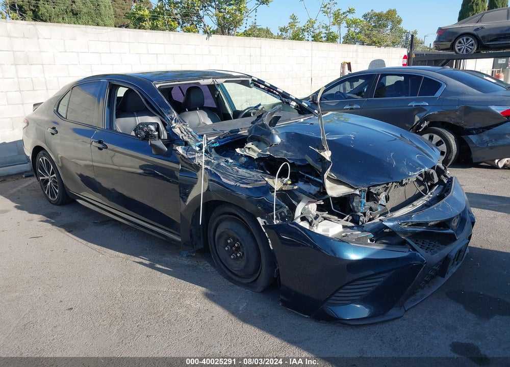2018 TOYOTA CAMRY SE VIN: 4T1B11HK0JU618720