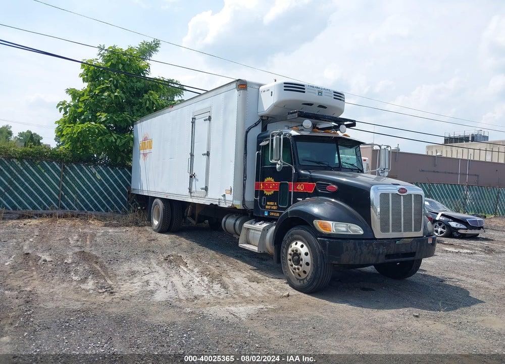 2008 PETERBILT 335 VIN: 2NPLHM7X58M754762