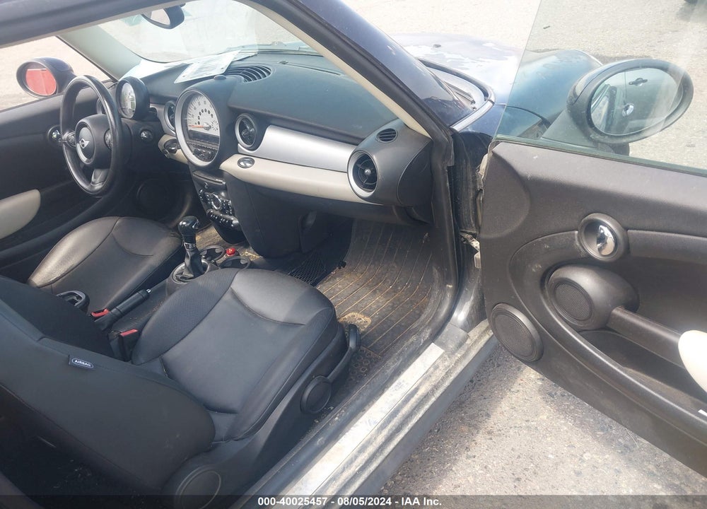 2013 MINI HARDTOP COOPER VIN: WMWSU3C50DT685852
