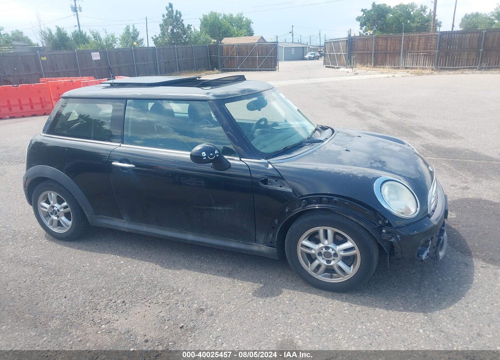 2013 MINI HARDTOP COOPER VIN: WMWSU3C50DT685852