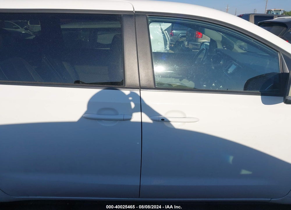 2018 KIA SEDONA LX VIN: KNDMB5C13J6381905