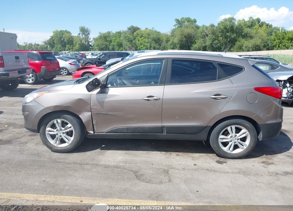 2010 HYUNDAI TUCSON GLS VIN: KM8JUCAC5AU096927