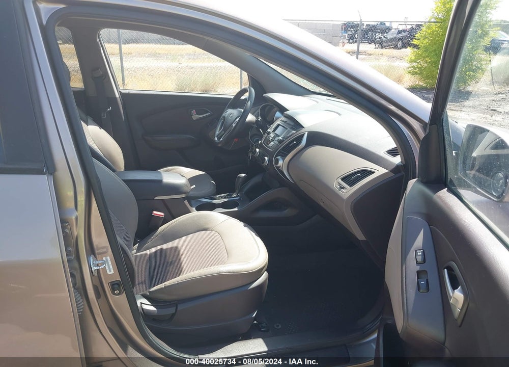 2010 HYUNDAI TUCSON GLS VIN: KM8JUCAC5AU096927