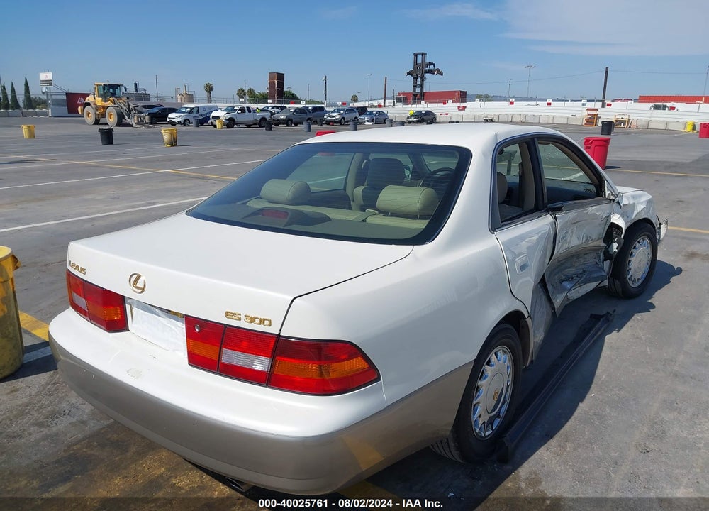 1999 LEXUS ES 300 VIN: JT8BF28G8X0182334
