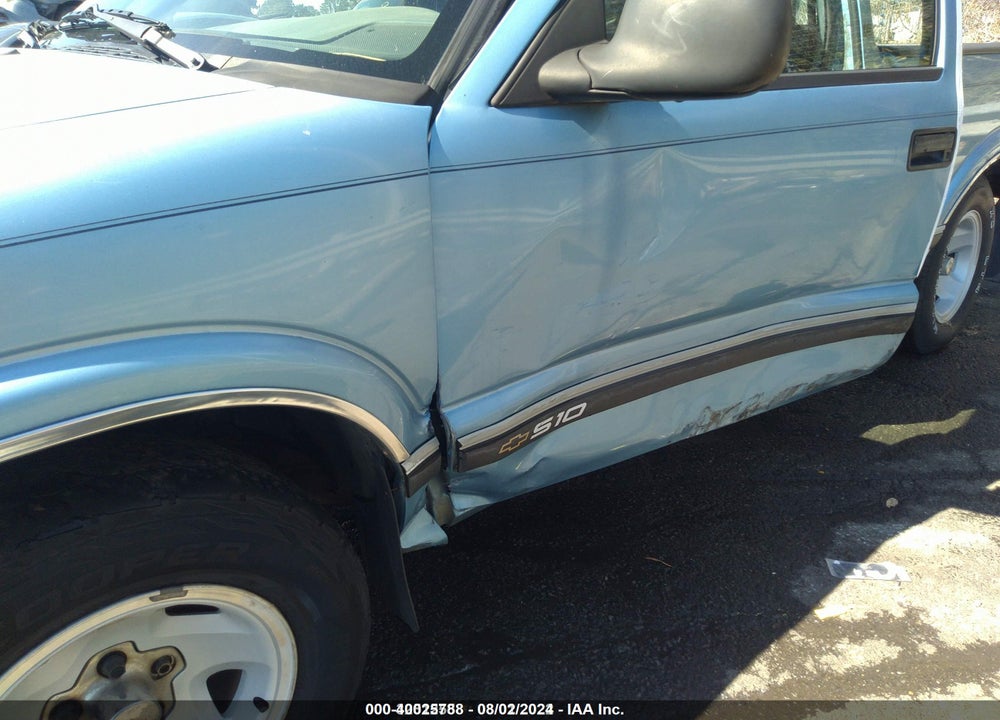 1996 CHEVROLET S TRUCK S10 VIN: 1GCCS14X8TK186495