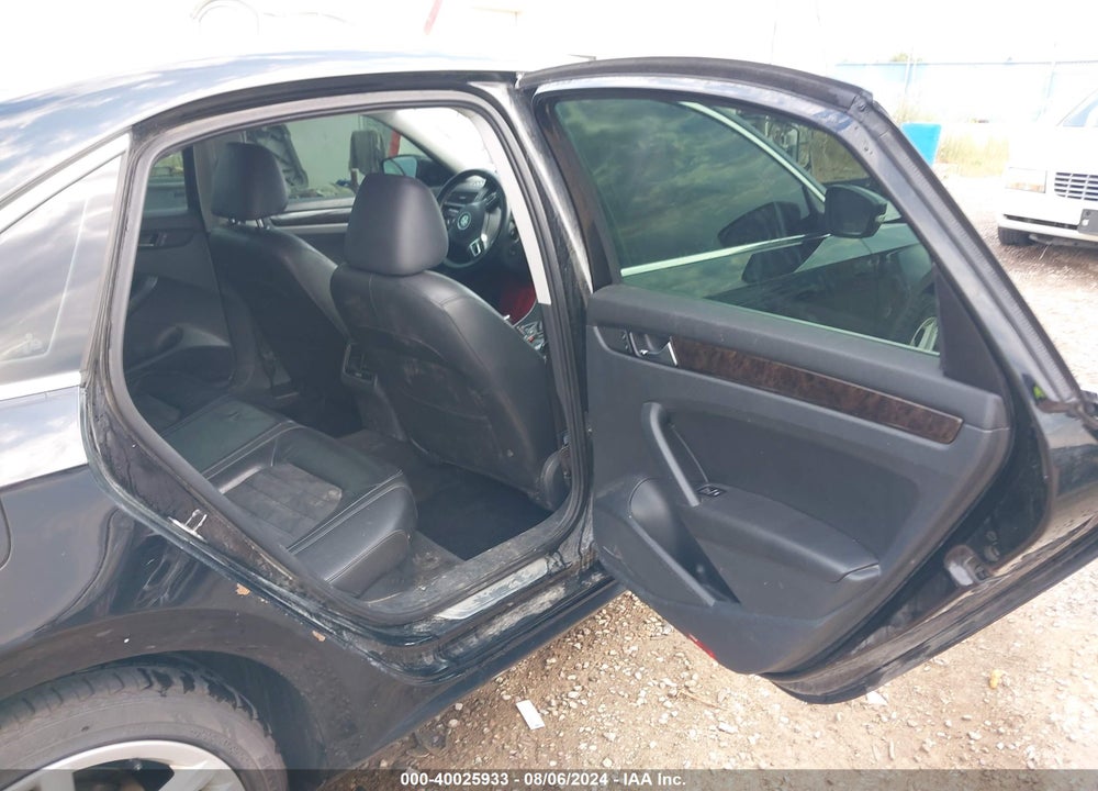 2014 VOLKSWAGEN PASSAT 2.0L TDI SEL PREMIUM VIN: 1VWCN7A38EC009807