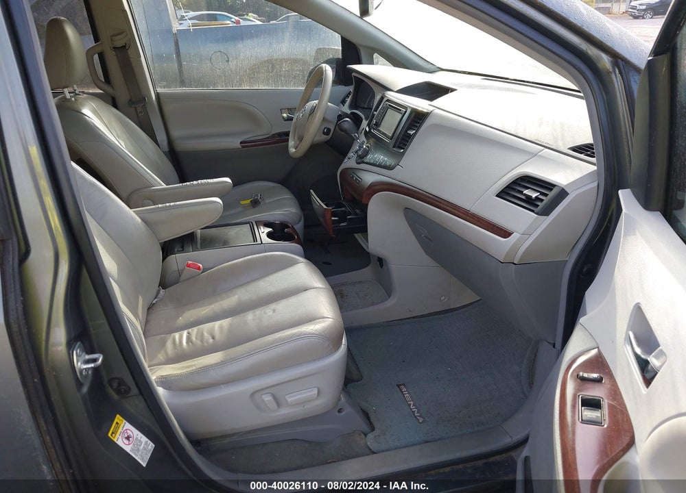 2014 TOYOTA SIENNA XLE V6 8 PASSENGER VIN: 5TDYK3DC1ES448111