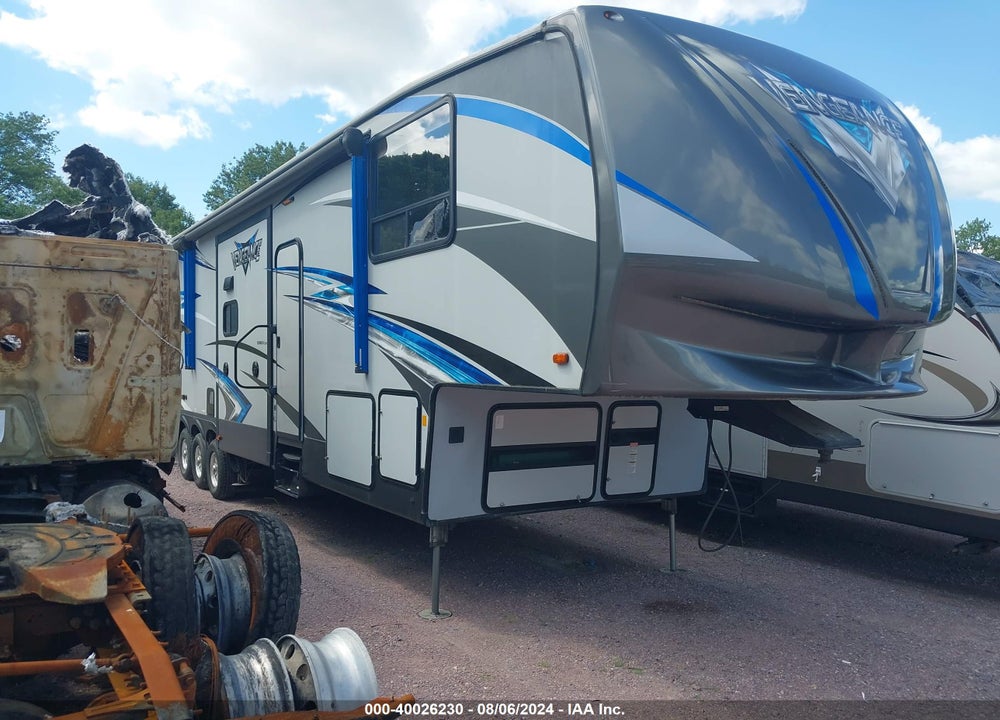 2017 FOREST RIVER VENGEANCE TOY HAULER TRAVEL TRAILER VIN: 4X4FVGS37HR501447