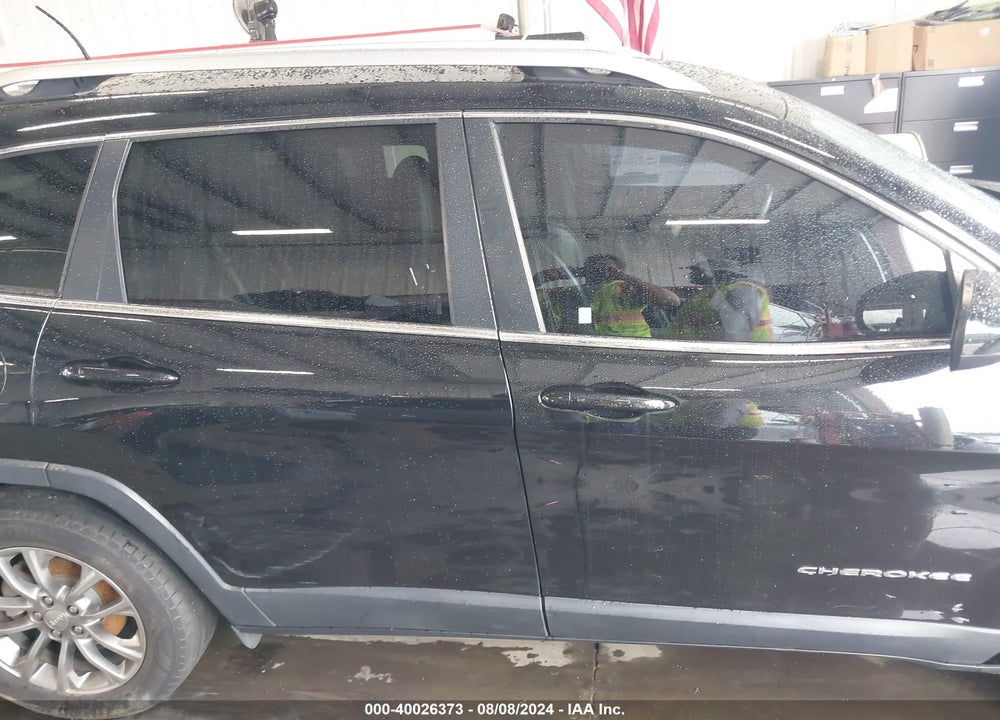 2019 CHEROKEE JEEP  LATITUDE PLUS FWD VIN: 1C4PJLLB4KD272444