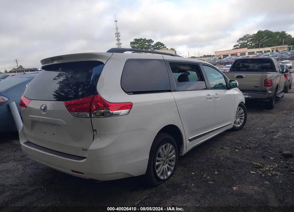 2011 TOYOTA SIENNA XLE V6 VIN: 5TDYK3DC8BS104884