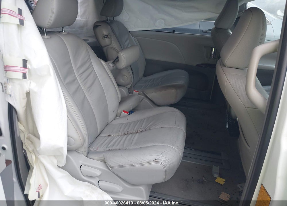 2011 TOYOTA SIENNA XLE V6 VIN: 5TDYK3DC8BS104884