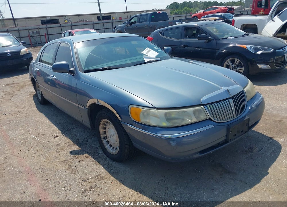2000 LINCOLN TOWN CAR EXECUTIVE VIN: 1LNHM81W7YY797767