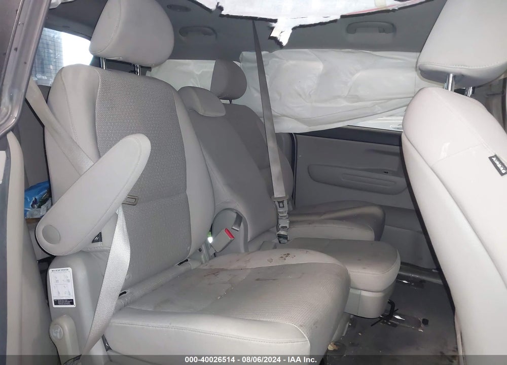 2018 KIA SEDONA LX VIN: KNDMB5C11J6373575