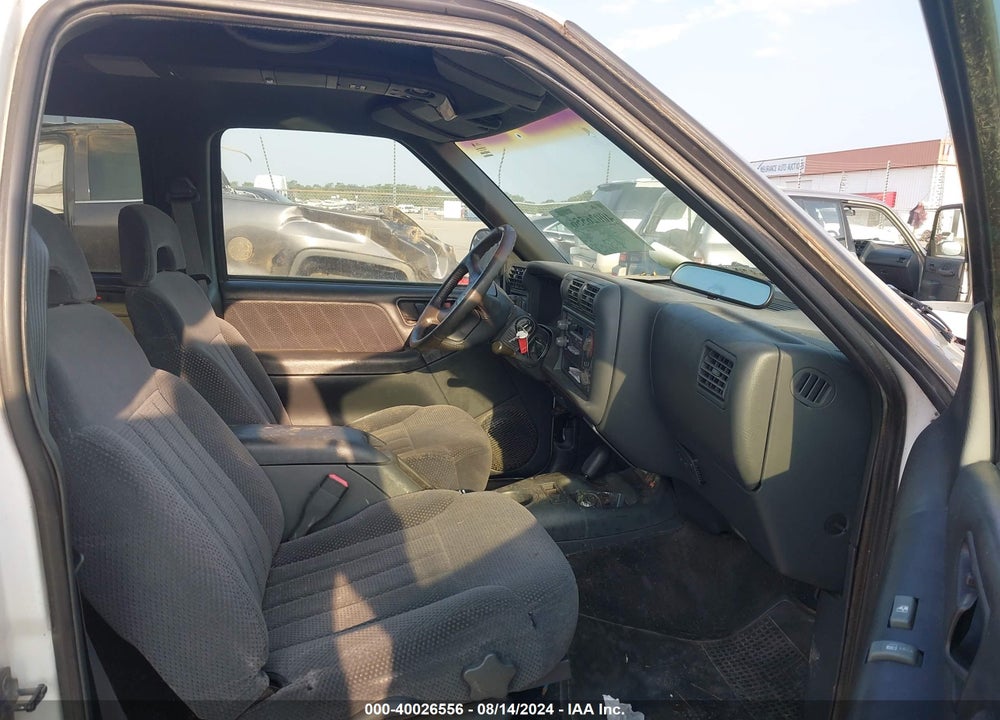 1995 CHEVROLET BLAZER VIN: 1GNDT13W7S2138096