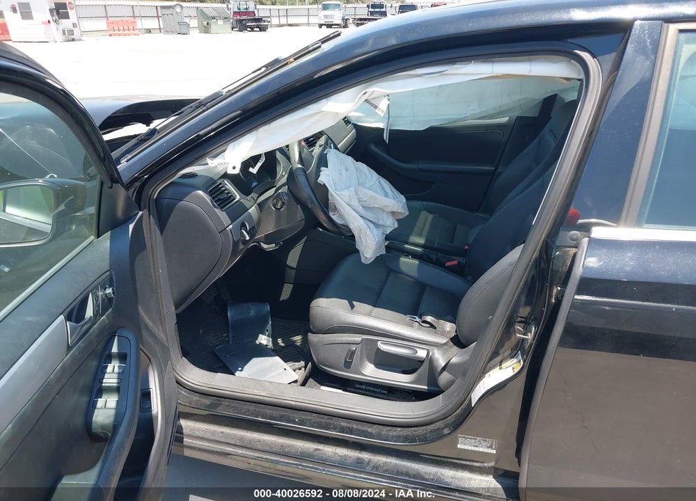 2013 VOLKSWAGEN JETTA 2.5L SE VIN: 3VWDP7AJXDM441129