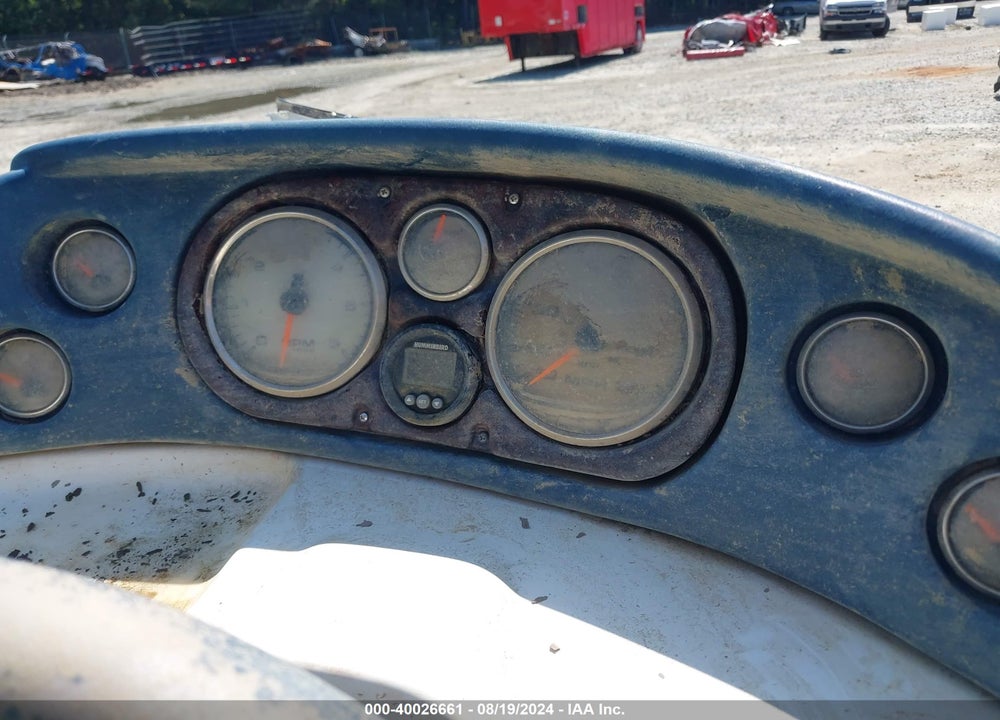 2004 REGAL BOAT/INBOARD MOTOR/TRAILER VIN: RGMBJ630L203